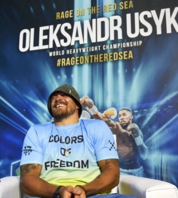 Александр Усик на платформе United24 займется восстановлением Киевской области - Зеленский