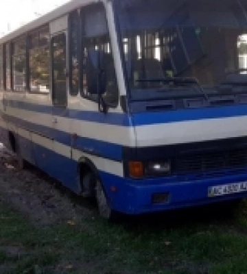 У Луцьку оштрафували водія автобуса за парковку на газоні