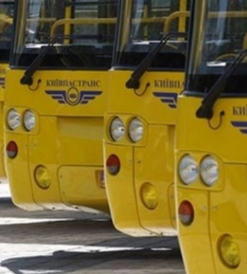 У всіх автобусах Києва можна платити банківською карткою або гаджетом із NFC