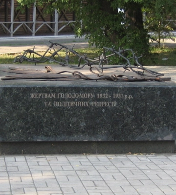 В Мариуполе снесли мемориал жертвам Голодомора и политических репрессий