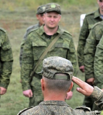 Російські командири за хабарі відправляють військових у тил, - СтратКом ЗСУ