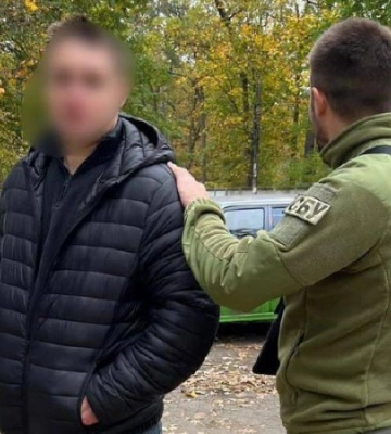 Затримано мешканця Бучі, який допомагав рашистам під час окупації, а потім «замаскувався», вступивши в добробат