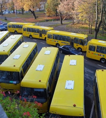 Для учнів Львівщини закупили 126 нових шкільних автобусів