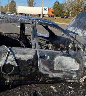 У Дніпрі на Донецькому шосе згорів легковик 