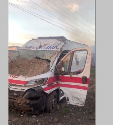 Під обстріл на Харківщині потрапили три “швидкі” та рятувальники (відео)