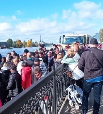 Окупанти розсилають жителям Херсона СМС із закликом залишити місто