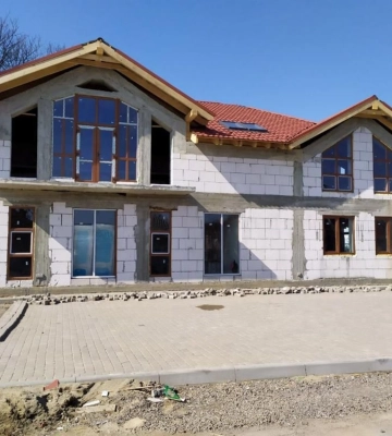 Трьох посадовців із Закарпаття звинуватили у розкраданні 2,4 млн грн на будівництві ЦНАПу