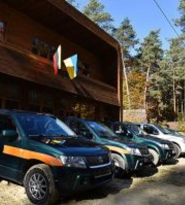 Литва передала позашляховики для природоохоронних установ України