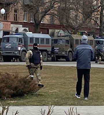 Депортация или эвакуация: зачем оккупанты переселяют херсонцев