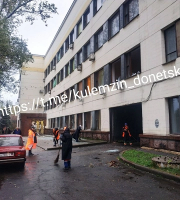 В Донецке показали как выглядит здание администрации в центре после обстрела