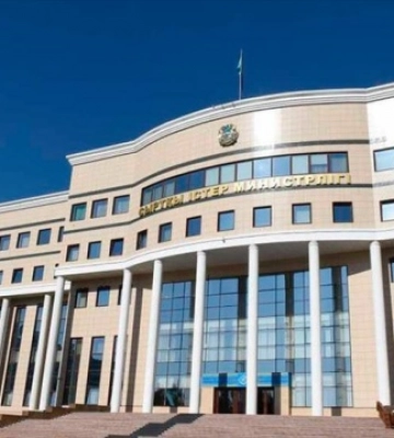 МИД Казахстана вывез часть сотрудников посольства из Украины, консул остается в Киеве