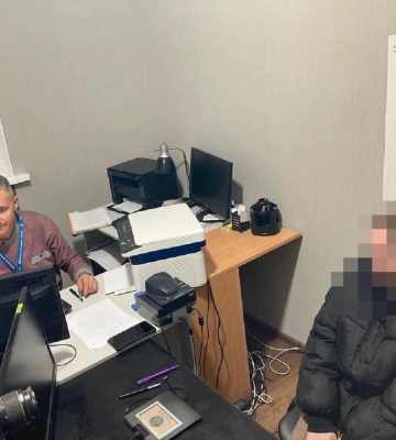 Міграційна служба видворила росіянку, яка нелегально проживала на Хмельниччині