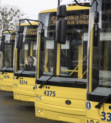Задля економії електрики: у Києві на тролейбусні маршрути вийдуть автобуси (список)
