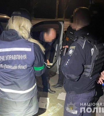 Судитимуть лікаря з Луцька, який разом з спільниками допомагав чоловікам незаконно виїжджати за кордон