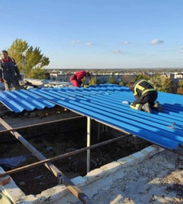 Закарпатські рятувальники розбирають завали в Ізюмі на Харківщині