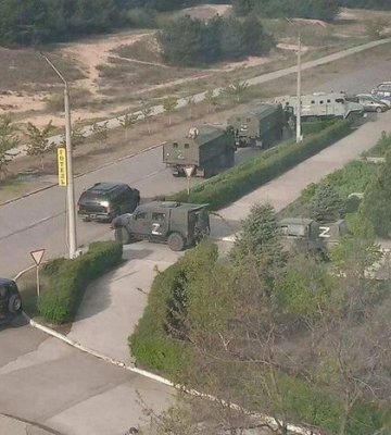 Російські військові та їх посіпаки почали втікати з Енергодару. З собою вивозять награбоване, - Енергоатом