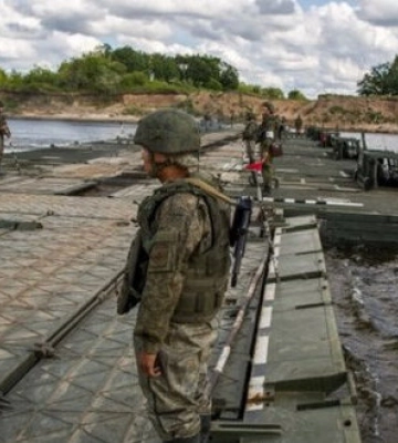 На Херсонщині окупанти переправляють на лівий берег те, що їм &quot;дороге до серця&quot;