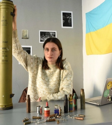 Шопери з банерів і брелоки з гільз. Переселенка з Харкова запустила у Львові мистецький проект