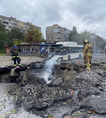 Що зараз із водієм та пасажирами автобуса, біля якого у Дніпрі вибухнула ракета