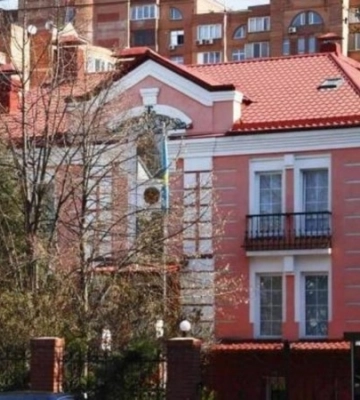 Більшість співробітників посольства Казахстану в Україні вивезли до Варшави