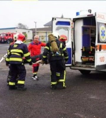 У Хусті  зібралися  всі рятувальники спільно з фахівцями  екстреної медичної допомоги, поліцейські та інші службами: що трапилося