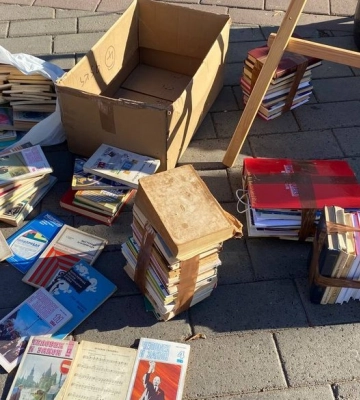 «Російську літературу – на макулатуру»: у Луцьку збирають гроші для ЗСУ