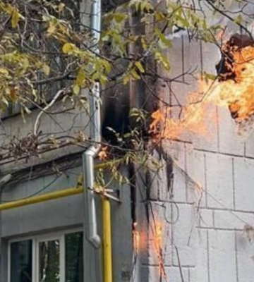 В Запорожье российская ракета ударила по пятиэтажке