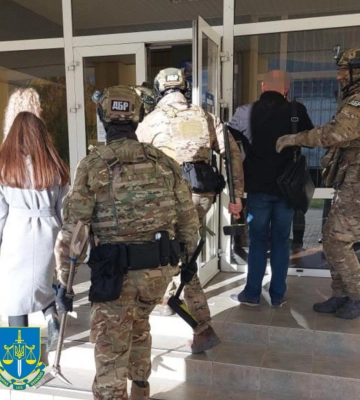 Затримано головного інспектора податкової: працюють слідчі ТУ ДБР, розташованого у Львові