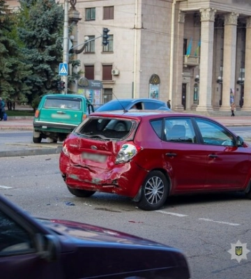 В результате ракетного удара по Запорожью пострадали 4 патрульных и гражданский
