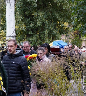 У Кривому Розі попрощались з загиблим воїном Дмитром Корячко