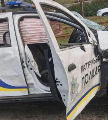 У Запоріжжі російська ракета вибухнула біля поліцейського авто: 4 патрульних поранено. ФОТОрепортаж