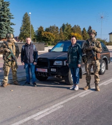 Литовський волонтер придбав та привіз на Волинь автомобіль для військових
