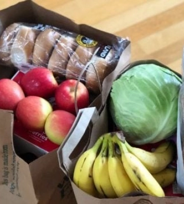 Як і де в Києві пенсіонерам безкоштовно отримати продуктовий набір: список адрес