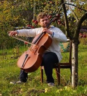 Лукас із Фінляндії і Довженкові яблука