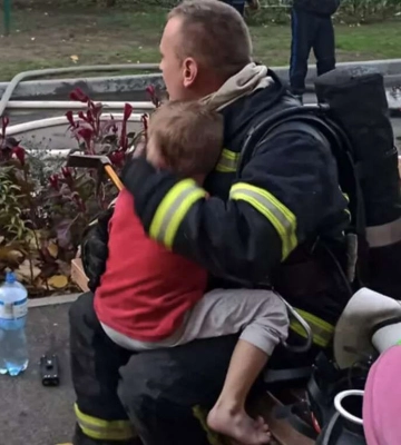 У Покрові палала квартира з дитиною всередині