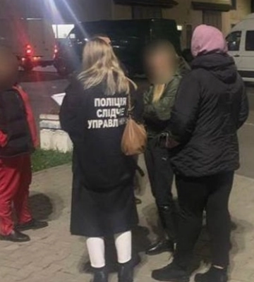 Буковинка хотіла у багажнику перевезти чоловіка за кордон