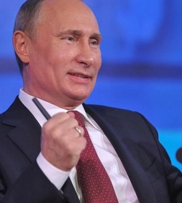 Сертифікат на трактор та піраміда з динь: стали відомі подарунки для Путіна Сертифікат на трактор та піраміда з динь: стали відомі подарунки для Путіна