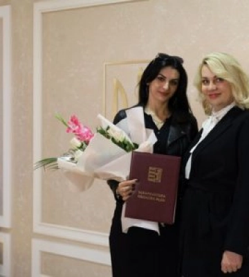 В облраді до Дня юриста відзначили сумлінну працівницю    Закарпатського окружного адміністративного суду