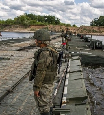 Британська розвідка дізналася, як РФ намагається розв&#039;язати проблему з пошкодженими мостами у Херсоні