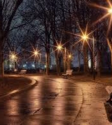 Вуличне освітлення в Ужгороді від учора вмикатимуть о 23:00