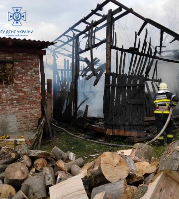 Поблизу Львова вогнеборці врятували від загорання житловий будинок, - ФОТО