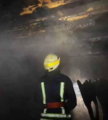 У Дніпрі на Зоопарковій горів будинок з сім’єю всередині