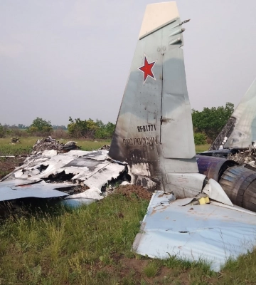 Військові очищають Харківщину від уламків російського Су-30 (фото, відео)