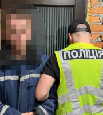 Київські оперативники затримали чоловіка, який викрав камери відеоспостереження з парку “Веселка”