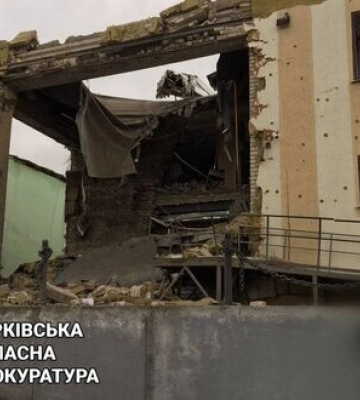 Рашисты нанесли ракетный удар по Купянску: Частично разрушено админздание. ФОТОрепортаж