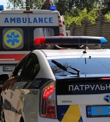 У Запоріжжі патрульні прийшли на допомогу чоловіку, який знепритомнів та вдарився головою