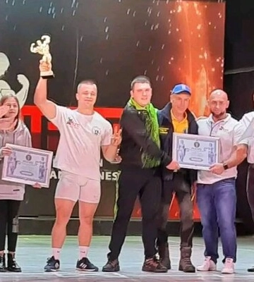 Спортсмен із Вінниччини встановив світовий рекорд у присіданні зі штангою