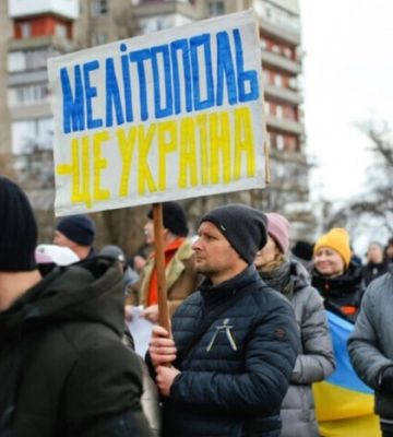 Дают пять рублей за гривну: Жители оккупированных территорий избавляются от российской валюты