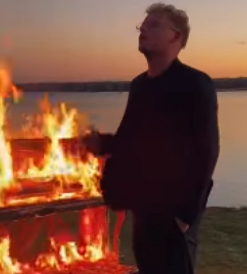 «По різні сторони». Співак з Луцька Olivan випустив новий трек