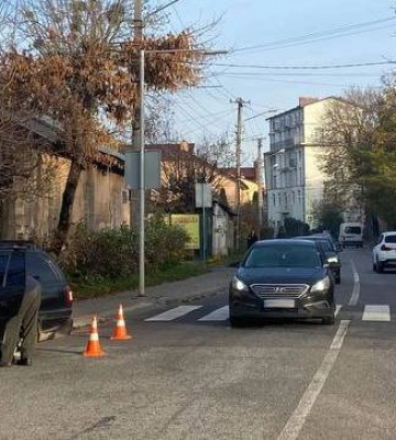 На вулиці Варшавській під колеса Опель Омега потрапили дві пішохідки